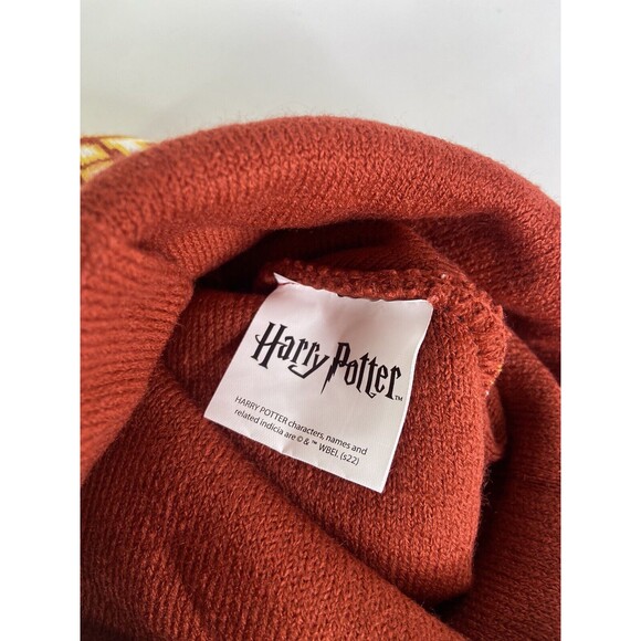 Harry Potter Gryffindor Logo Knit Cuff Pom Beanie Hat Cap Adult OSFM - Picture 3 of 6